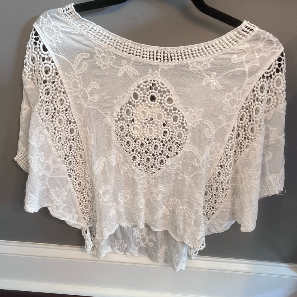 White crochet type top - one size